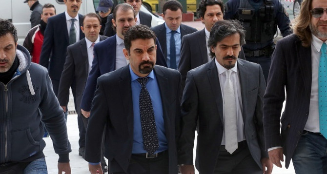 Yunanistan darbeci askerlerden birinin iltica talebini kabul etti Yunanistan darbeci askerlerden birinin iltica talebini kabul etti